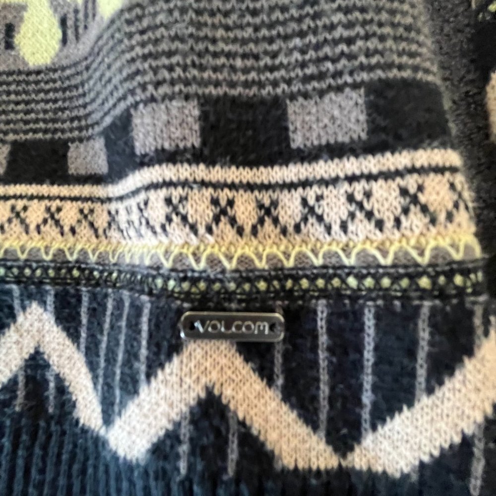 Unique Volcom Sweater Size Medium - image 7